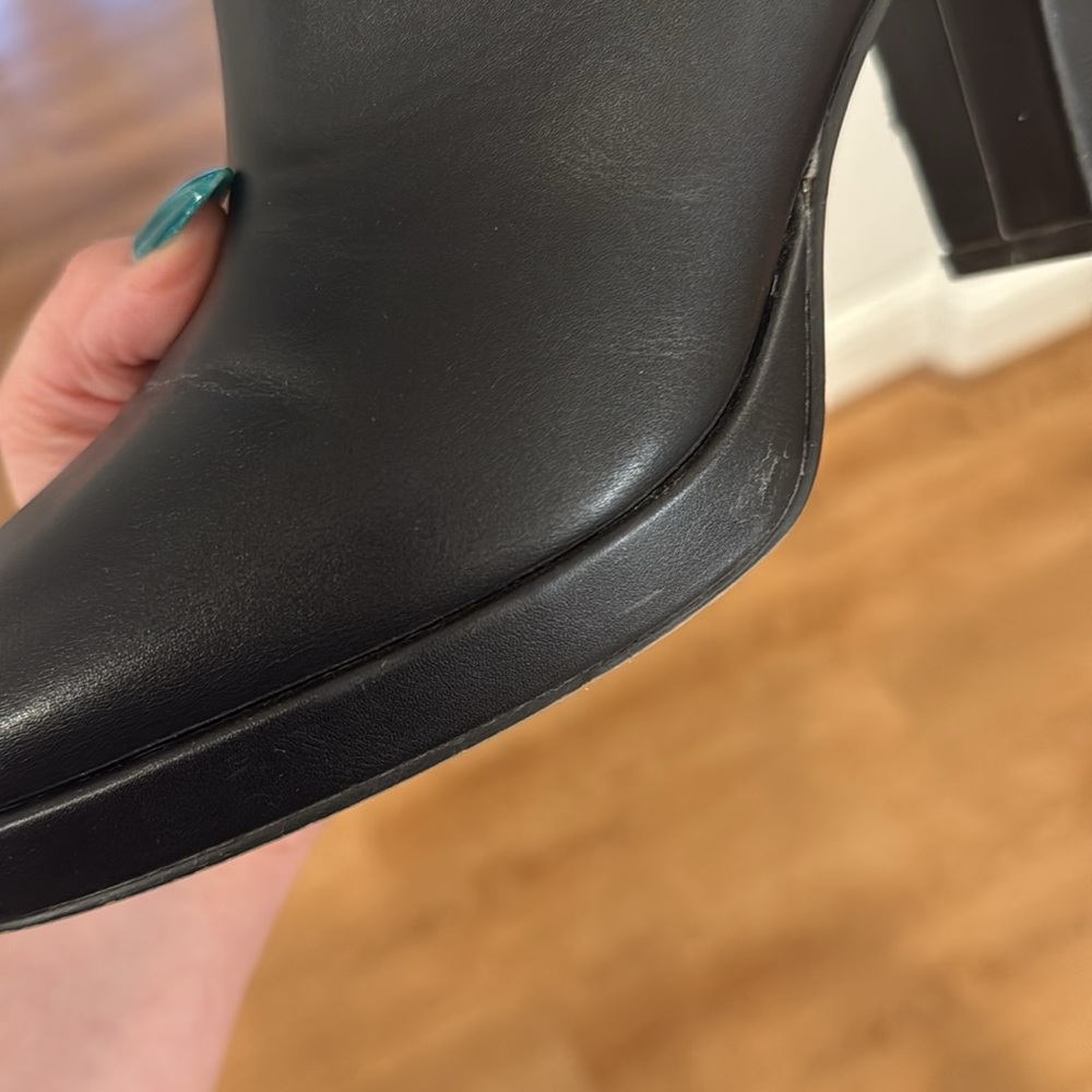 FRENCH CONNECTION FAUX LEATHER BOOTIES SIZE 7.5 - Picture 4 of 9